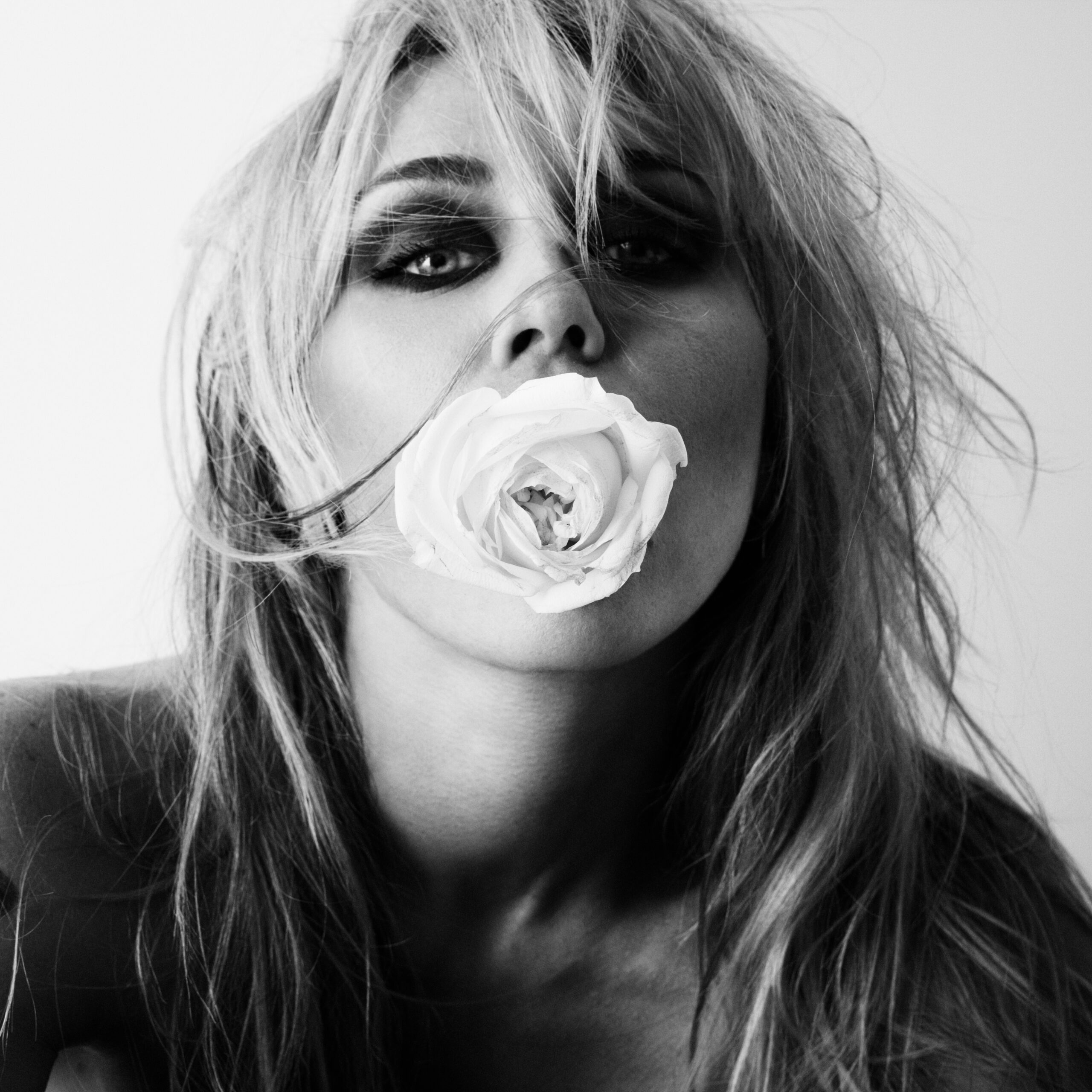 #songoftheday: MILEY: “DIFFERENT RELIGION” FEAT. MODEL/ACTRIZ
